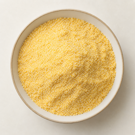 Ciotola di farina di mais bio per polenta istantanea